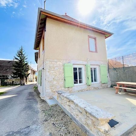 La Maison L'Oiseau Bleu Saint-Victor-de-Morestel Екстериор снимка